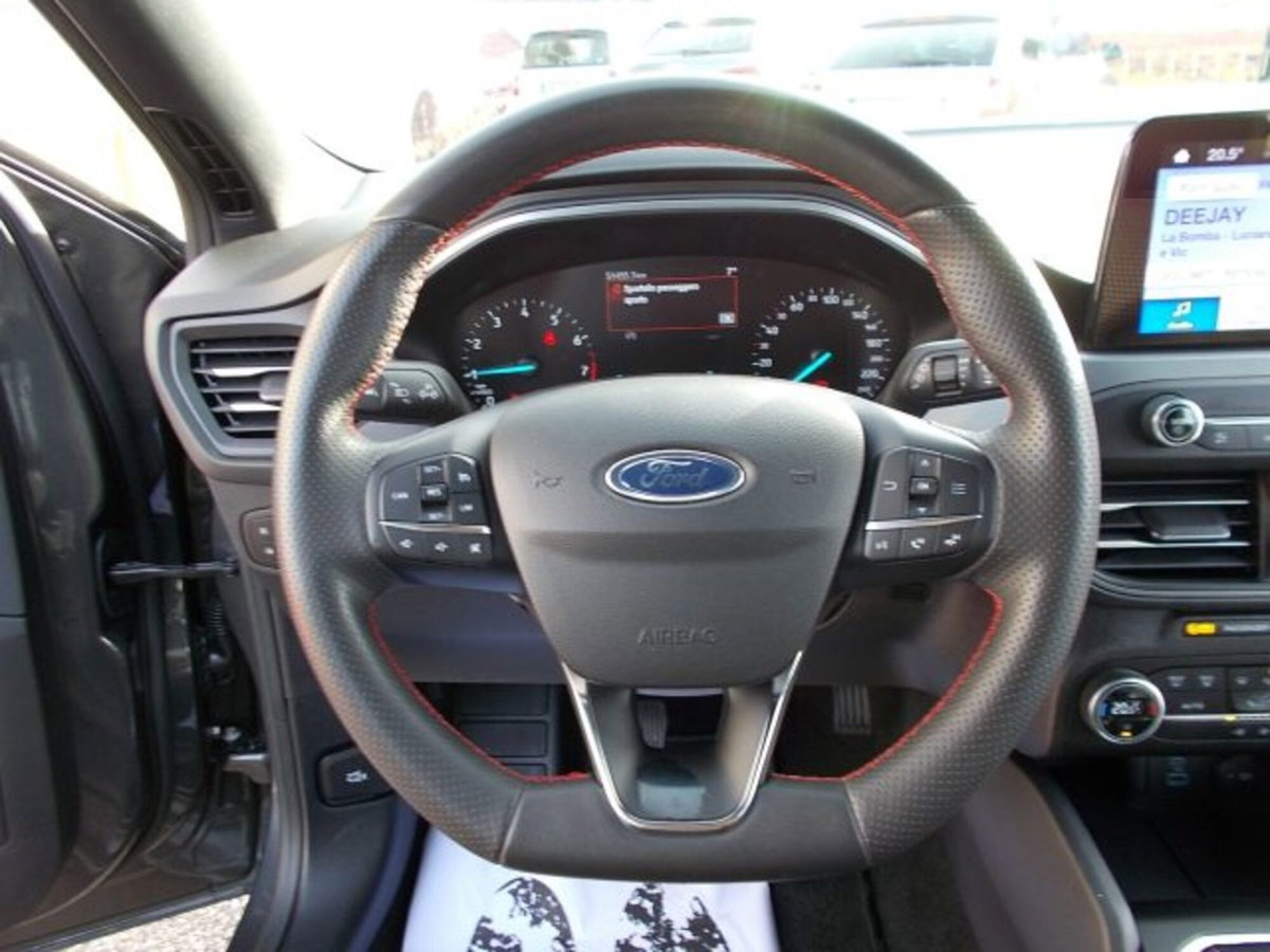 Ford Focus Station Wagon 1.0 EcoBoost Hybrid 125 CV SW ST-Line (11)
