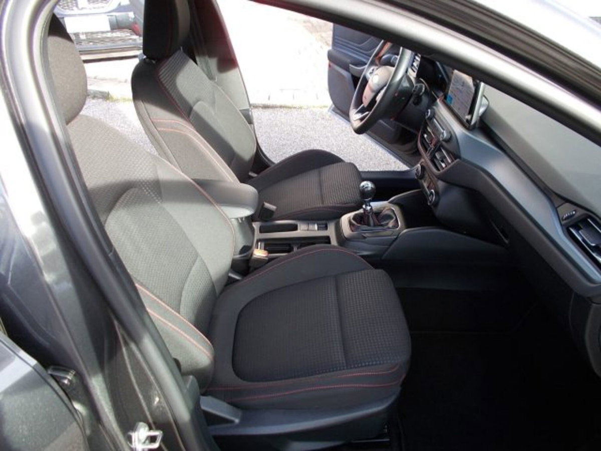 Ford Focus Station Wagon 1.0 EcoBoost Hybrid 125 CV SW ST-Line (12)