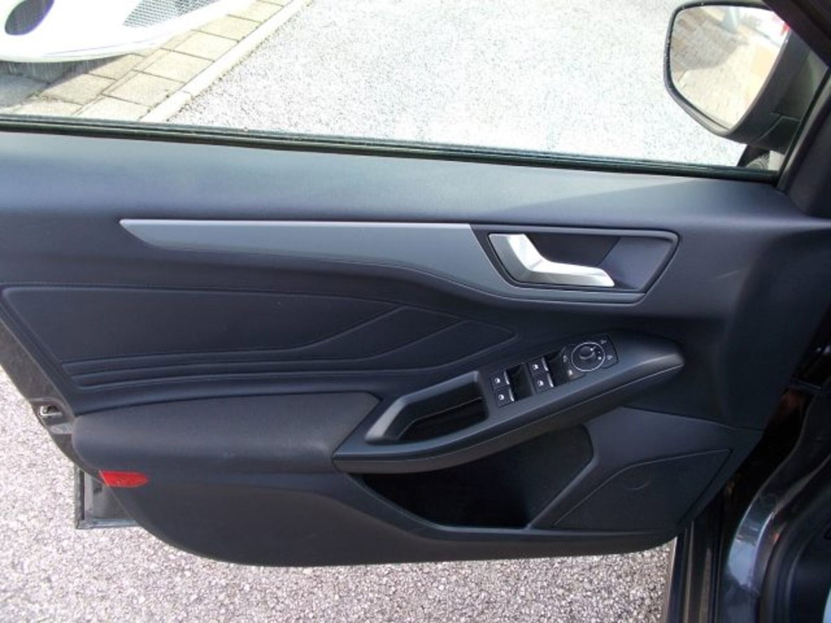 Ford Focus Station Wagon 1.0 EcoBoost Hybrid 125 CV SW ST-Line (15)