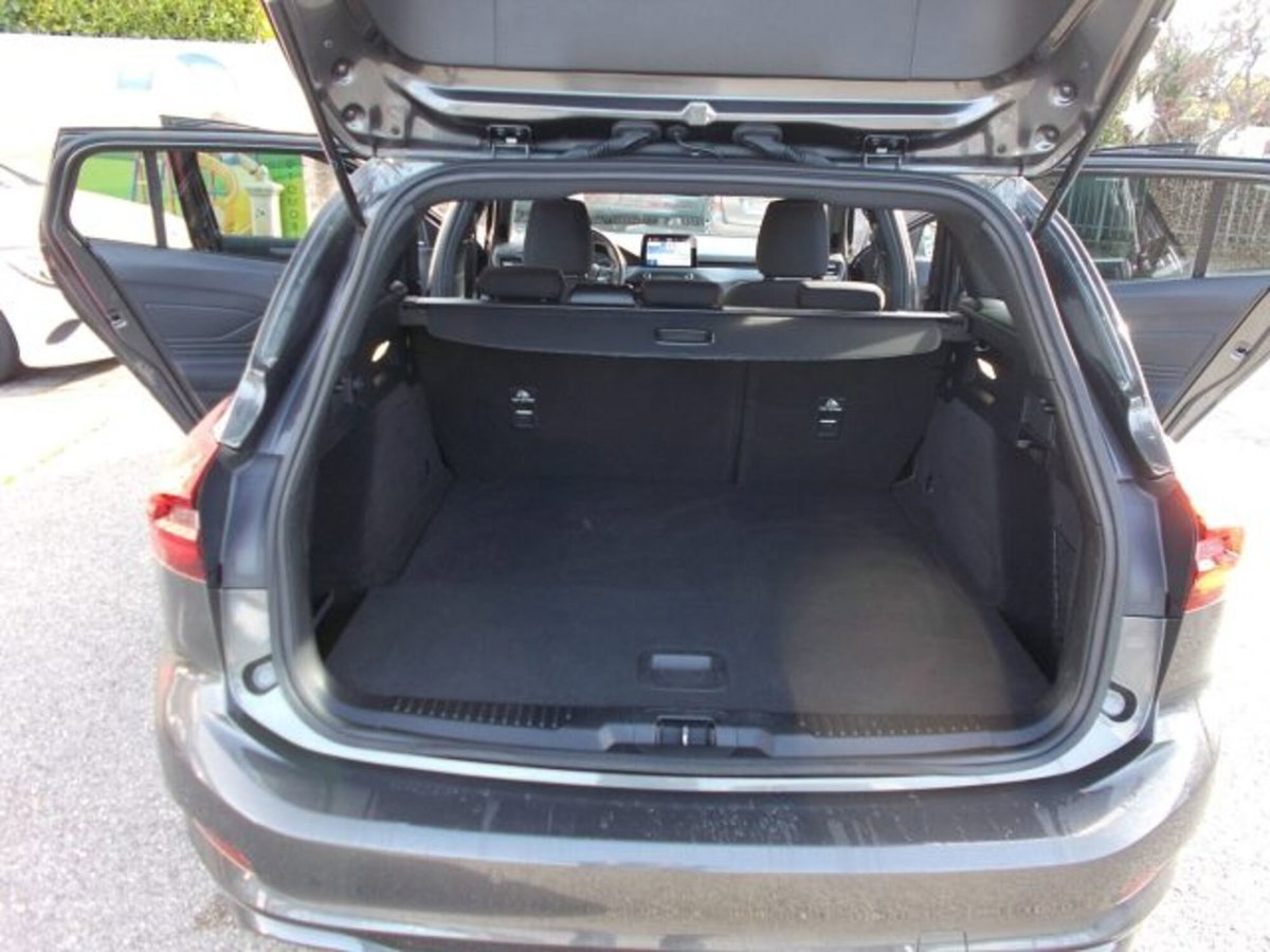 Ford Focus Station Wagon 1.0 EcoBoost Hybrid 125 CV SW ST-Line (16)