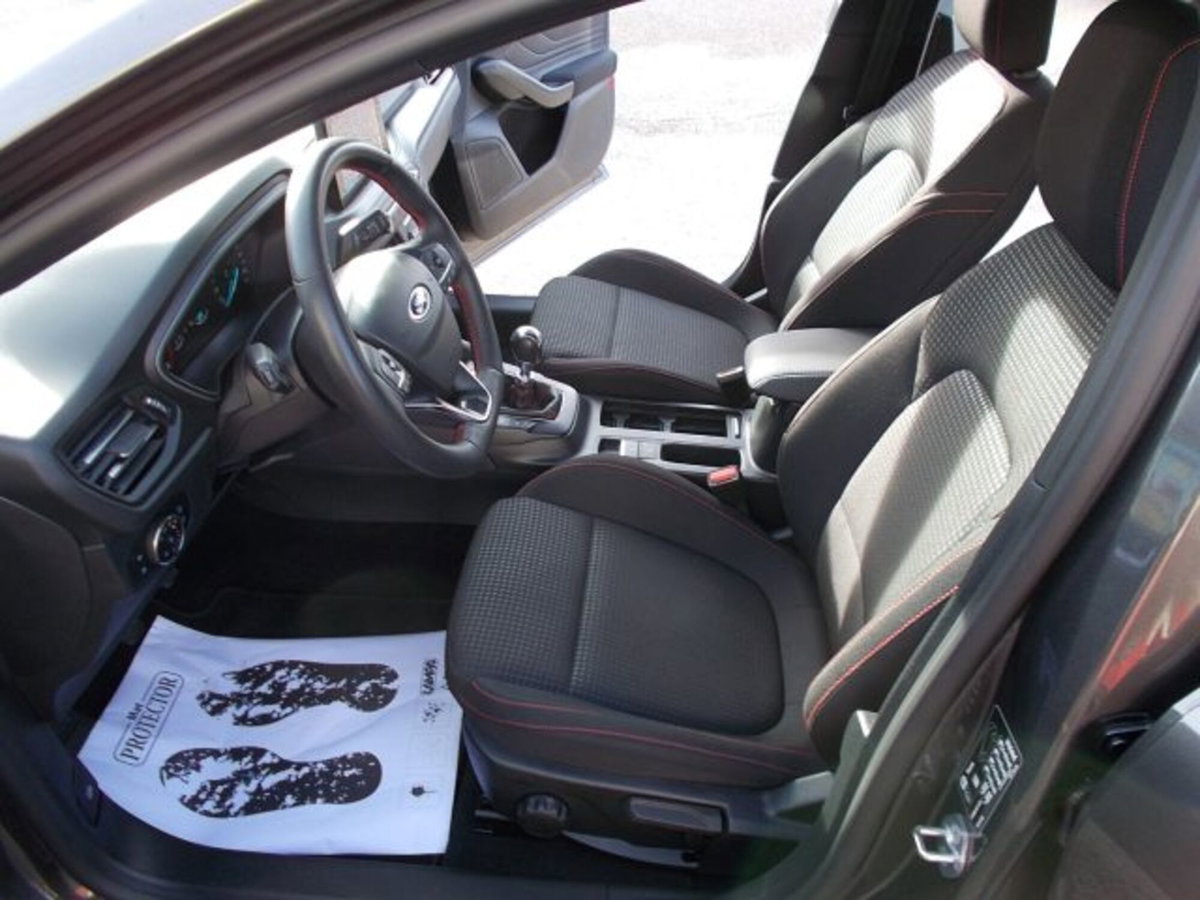 Ford Focus Station Wagon 1.0 EcoBoost Hybrid 125 CV SW ST-Line (9)