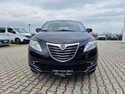 Lancia Ypsilon 0.9 TwinAir 85 CV 5 porte Metano Ecochic Silver usata