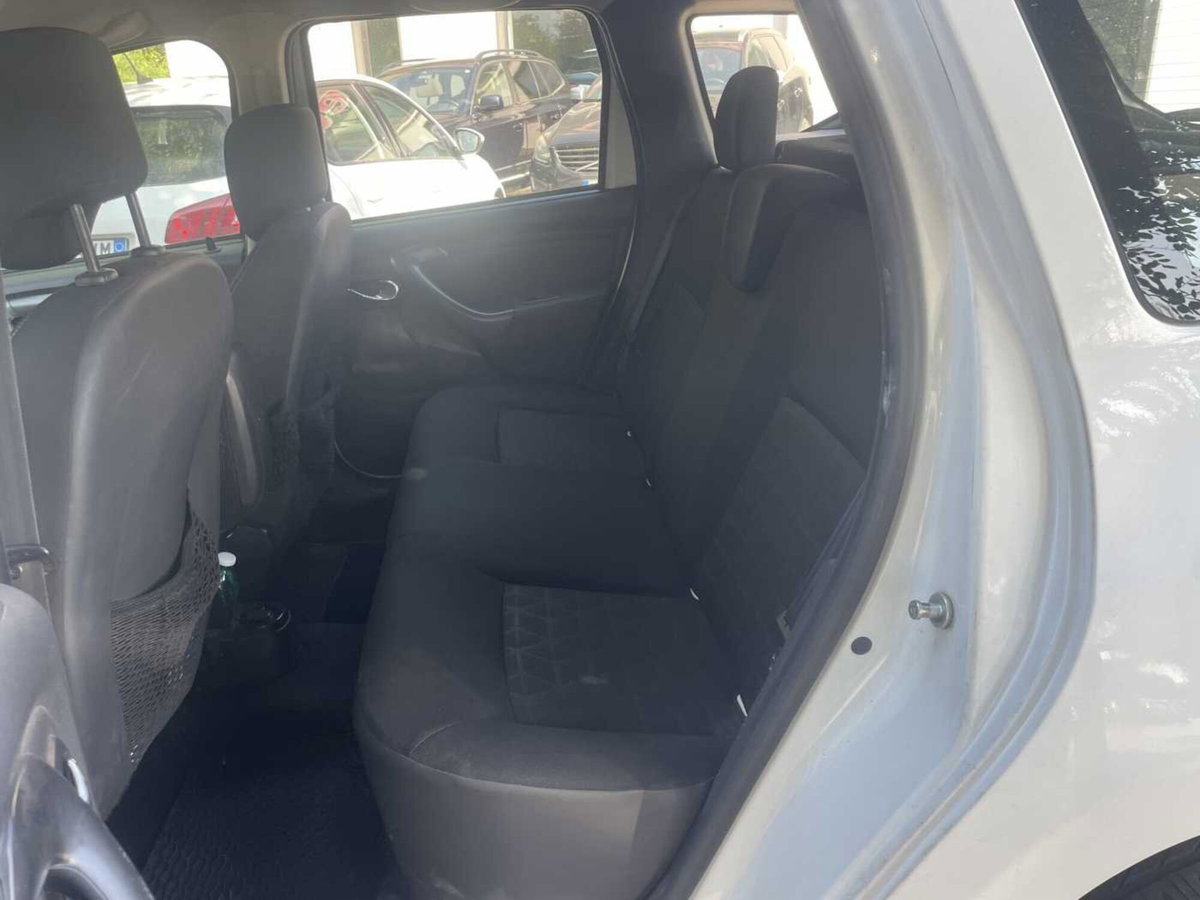 Dacia Duster 1.6 110CV 4x2 GPL Lauréate (5)