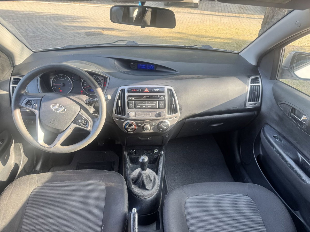 Hyundai i20 1.2 3p. Classic (12)