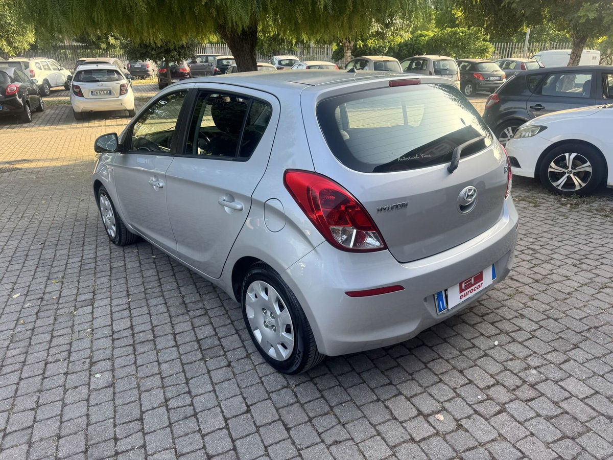 Hyundai i20 1.2 3p. Classic (4)
