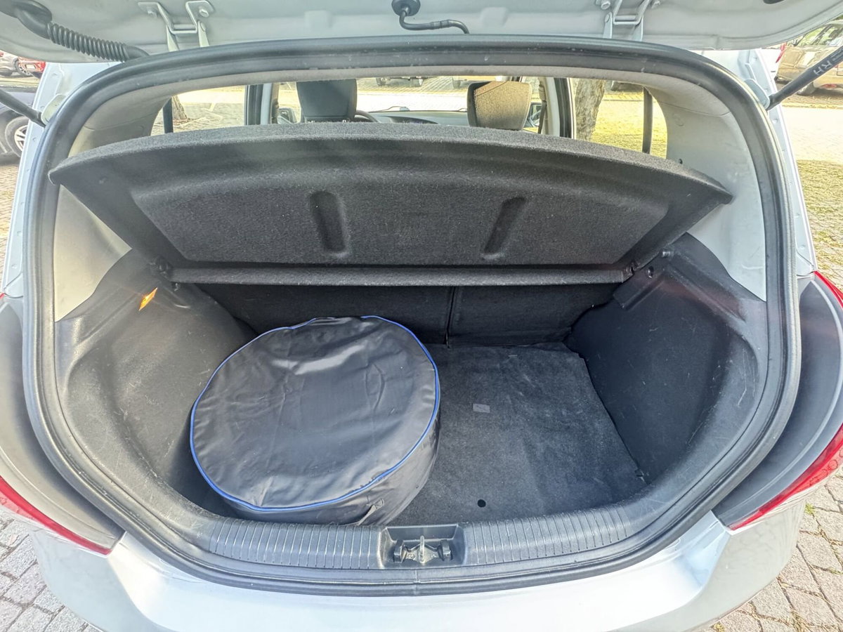 Hyundai i20 1.2 3p. Classic (6)