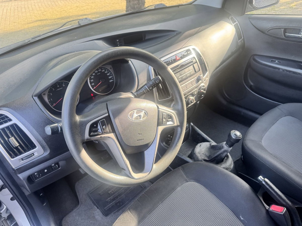 Hyundai i20 1.2 3p. Classic (8)
