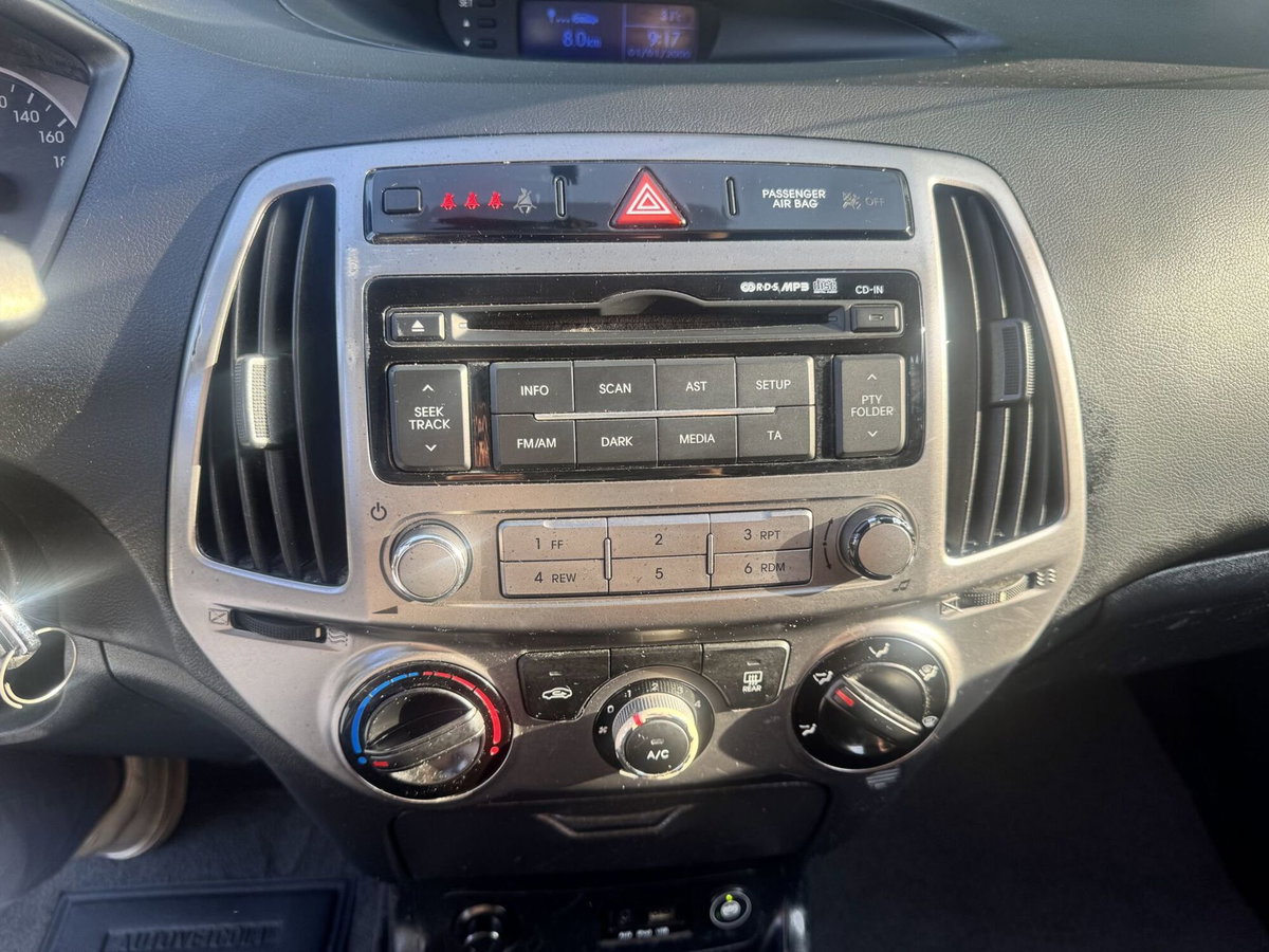 Hyundai i20 1.2 3p. Classic (9)