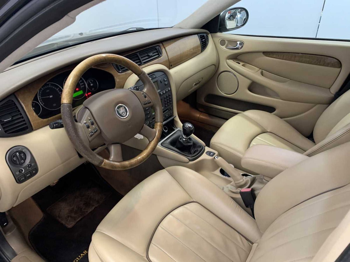 Jaguar X-Type 2.2D cat Executive (10)