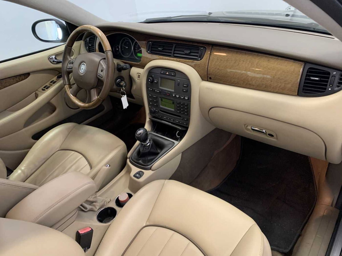 Jaguar X-Type 2.2D cat Executive (11)