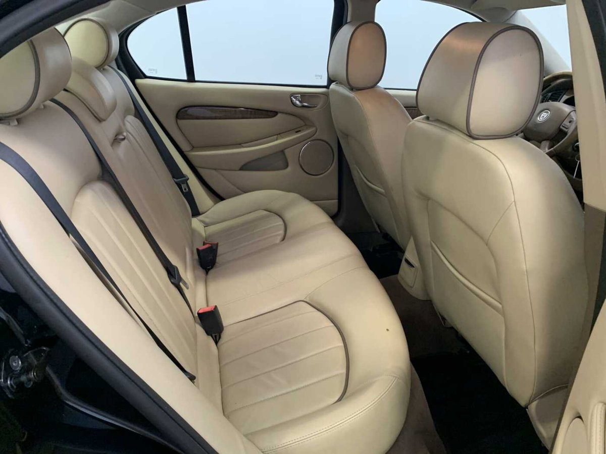 Jaguar X-Type 2.2D cat Executive (8)