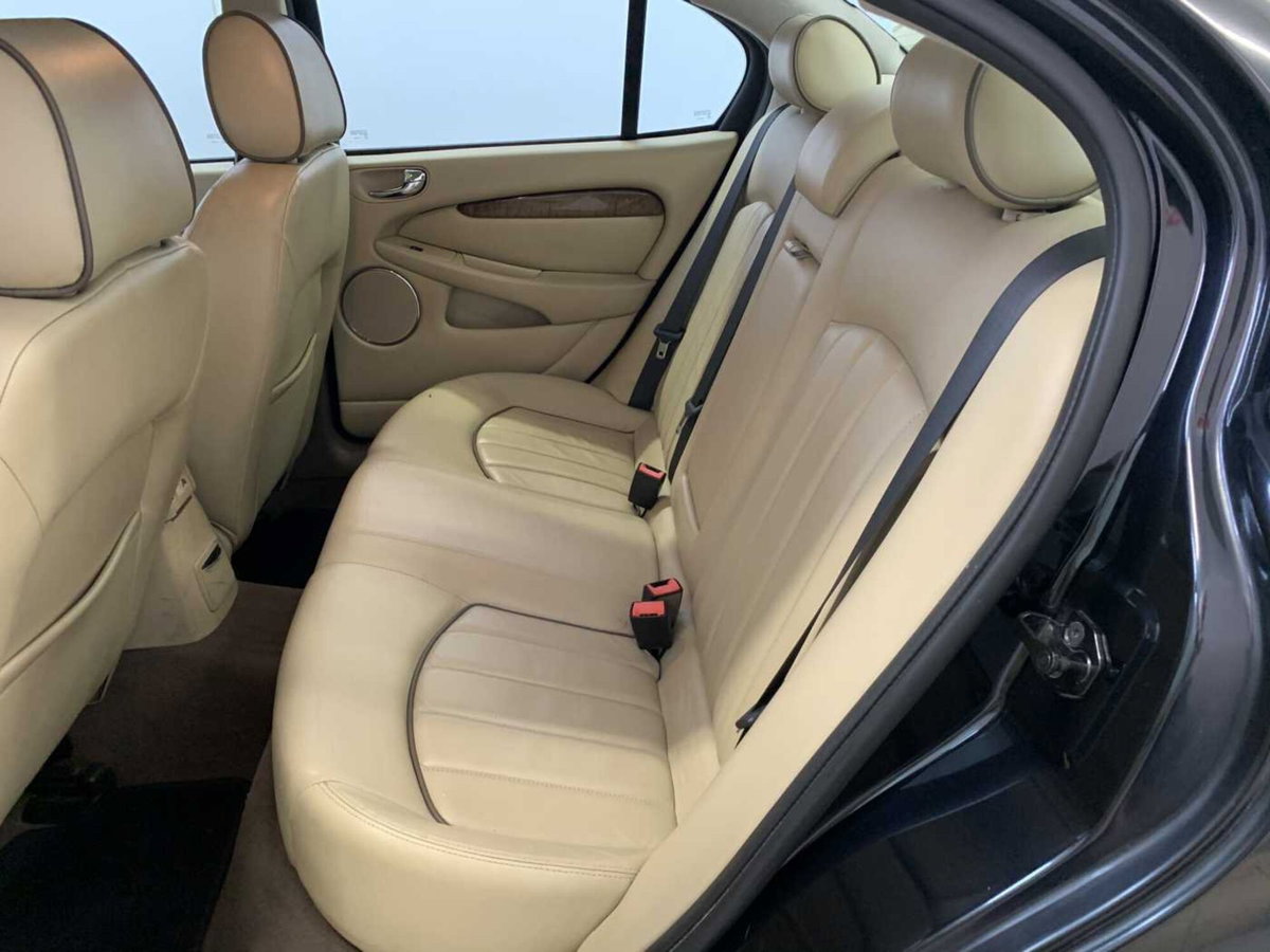 Jaguar X-Type 2.2D cat Executive (9)