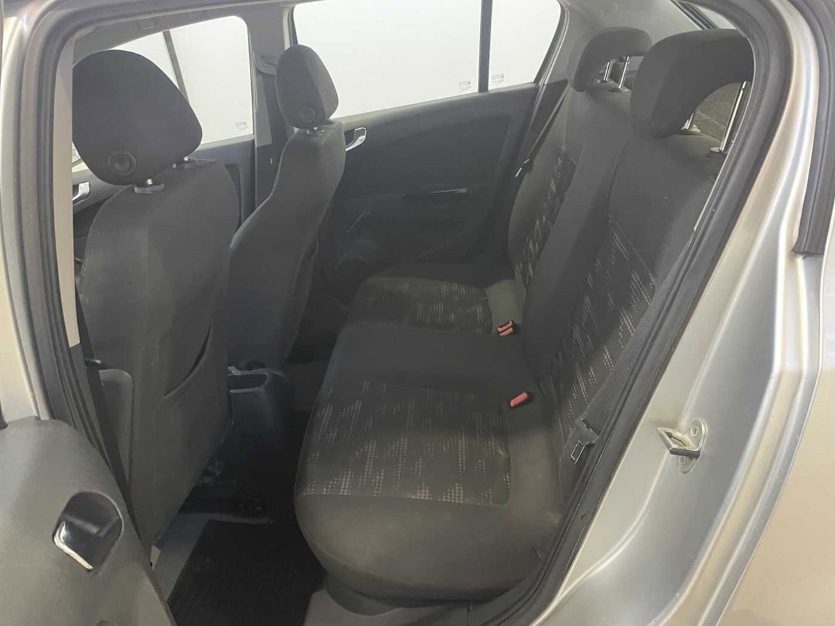 Opel Corsa 1.2 5 porte Cosmo (10)