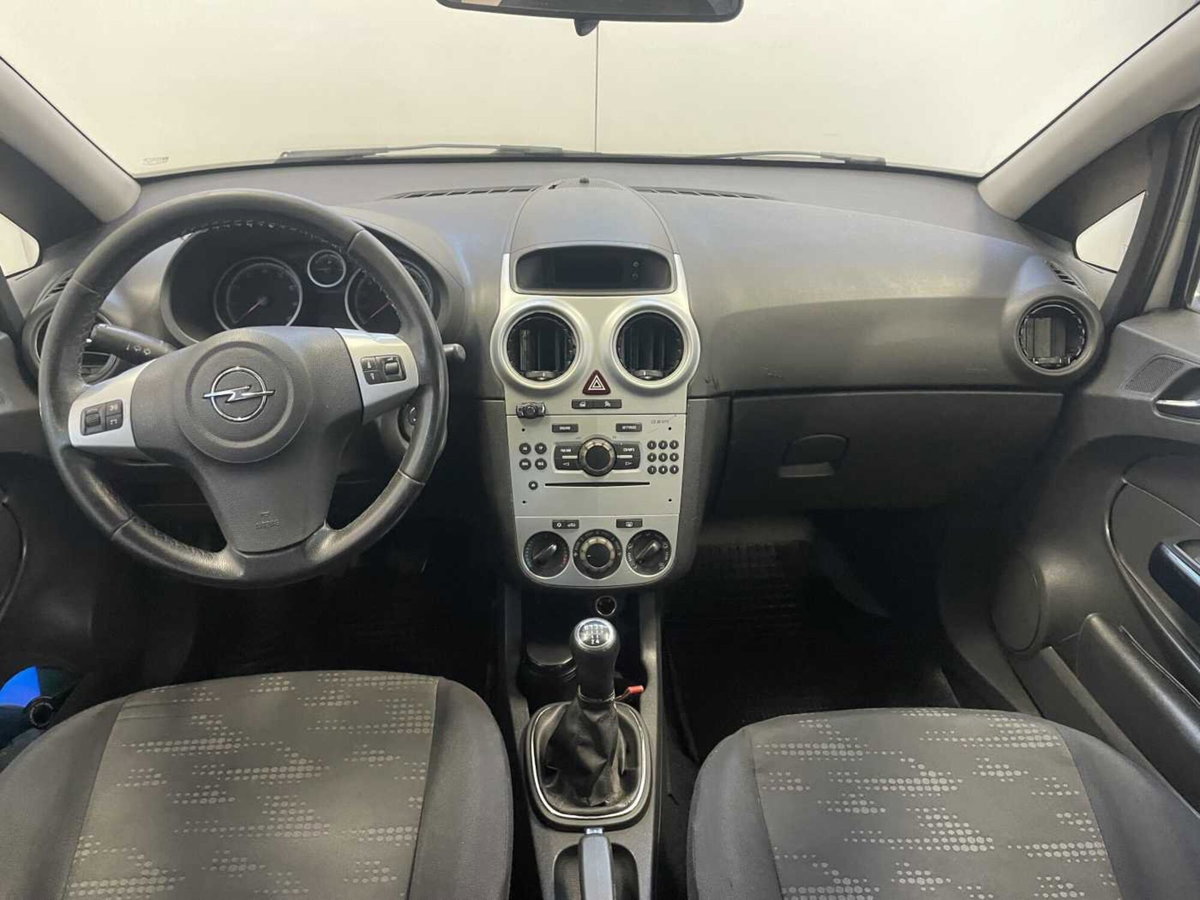 Opel Corsa 1.2 5 porte Cosmo (11)