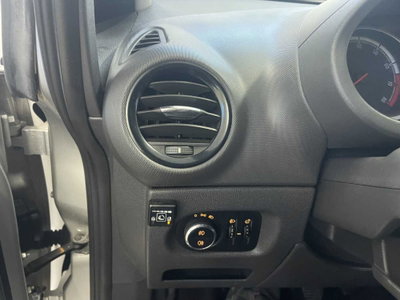 Opel Corsa 1.2 5 porte Cosmo (13)