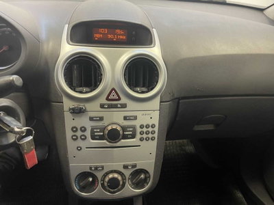 Opel Corsa 1.2 5 porte Cosmo (14)