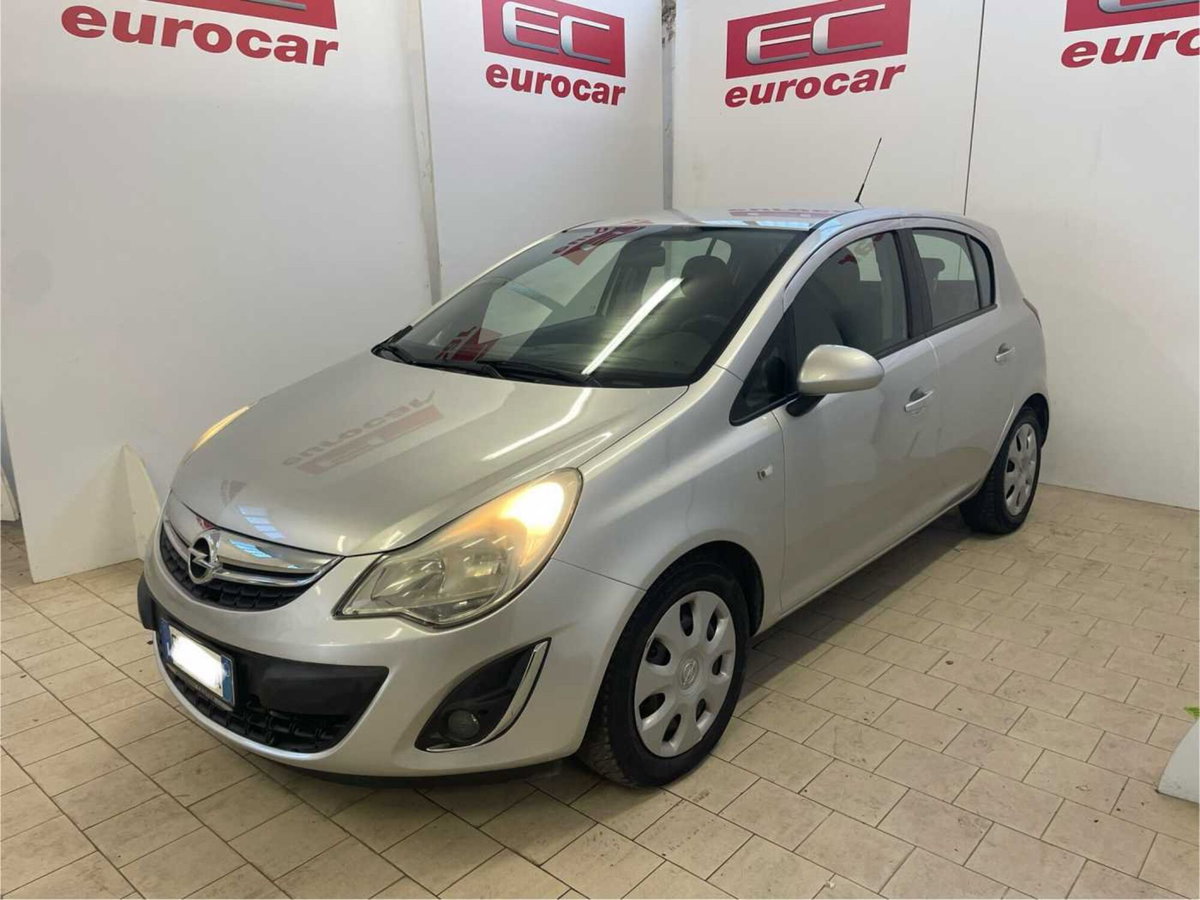 Opel Corsa 1.2 5 porte Cosmo (2)
