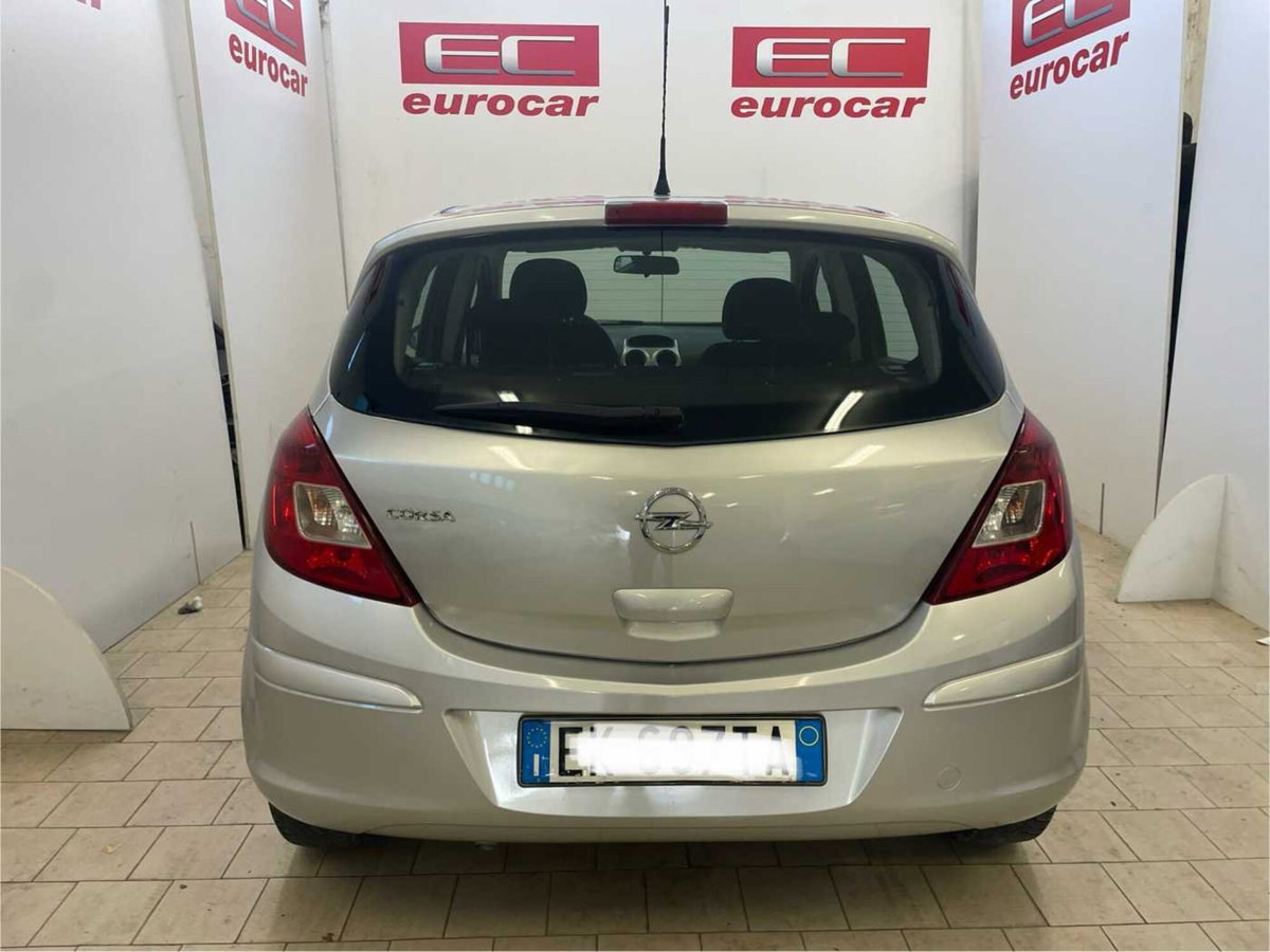 Opel Corsa 1.2 5 porte Cosmo (4)