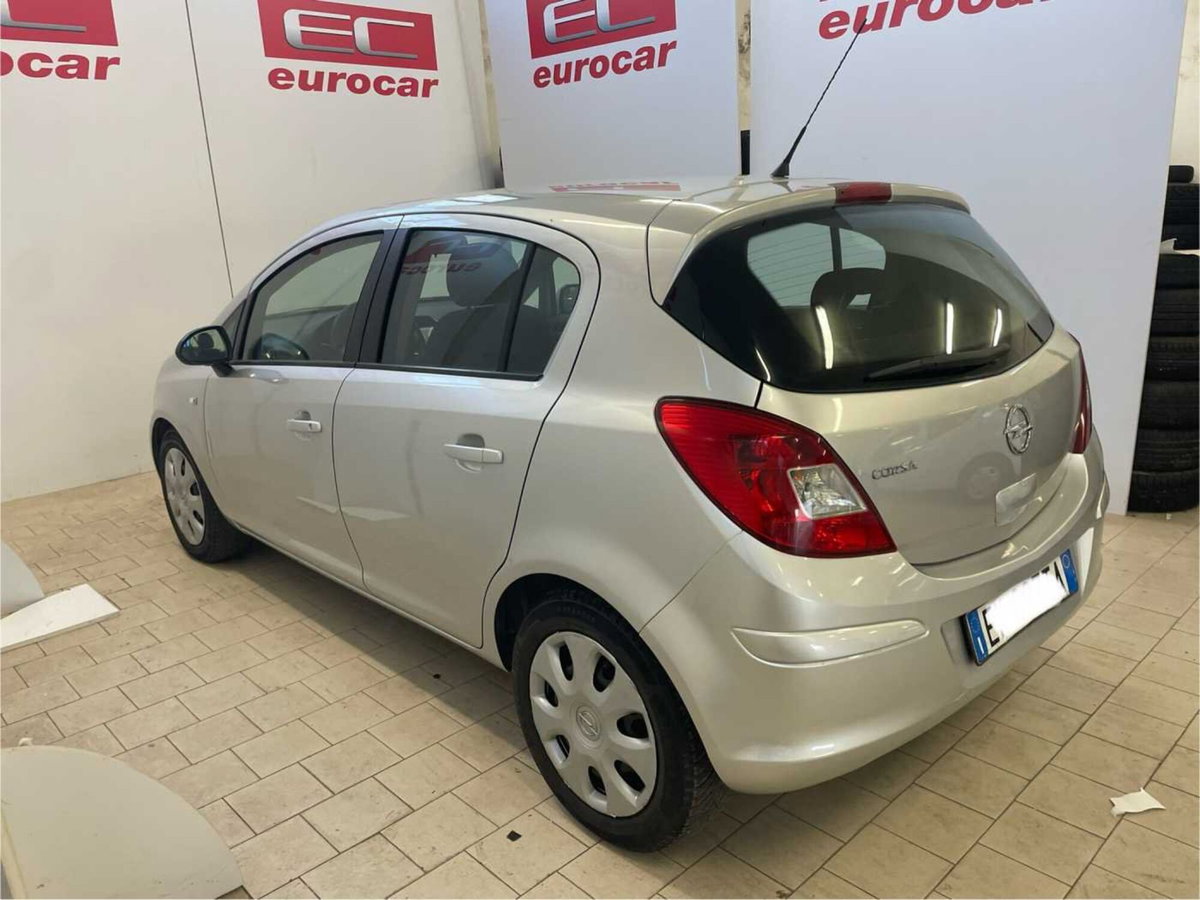 Opel Corsa 1.2 5 porte Cosmo (5)