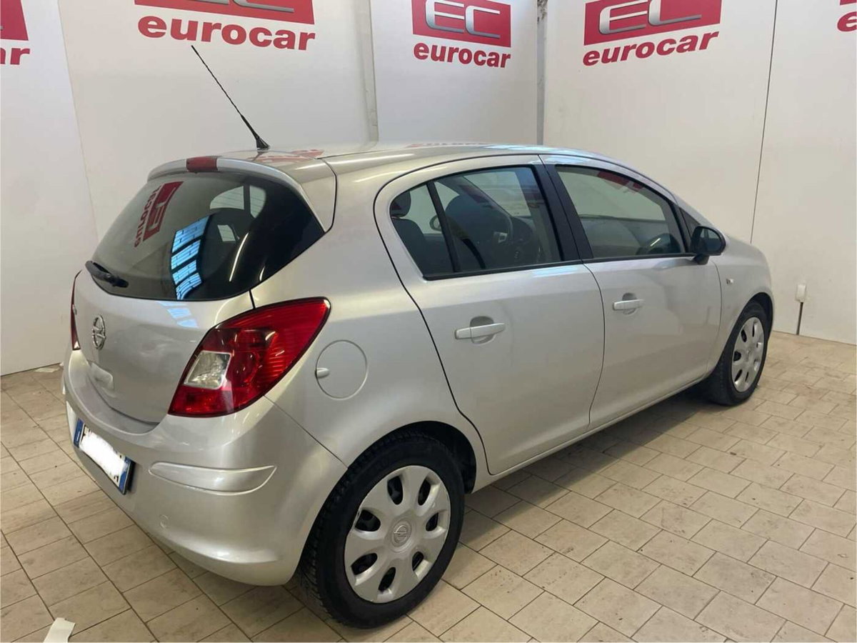 Opel Corsa 1.2 5 porte Cosmo (6)