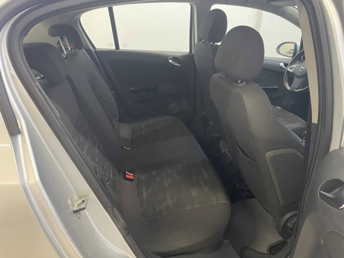 Opel Corsa 1.2 5 porte Cosmo (7)