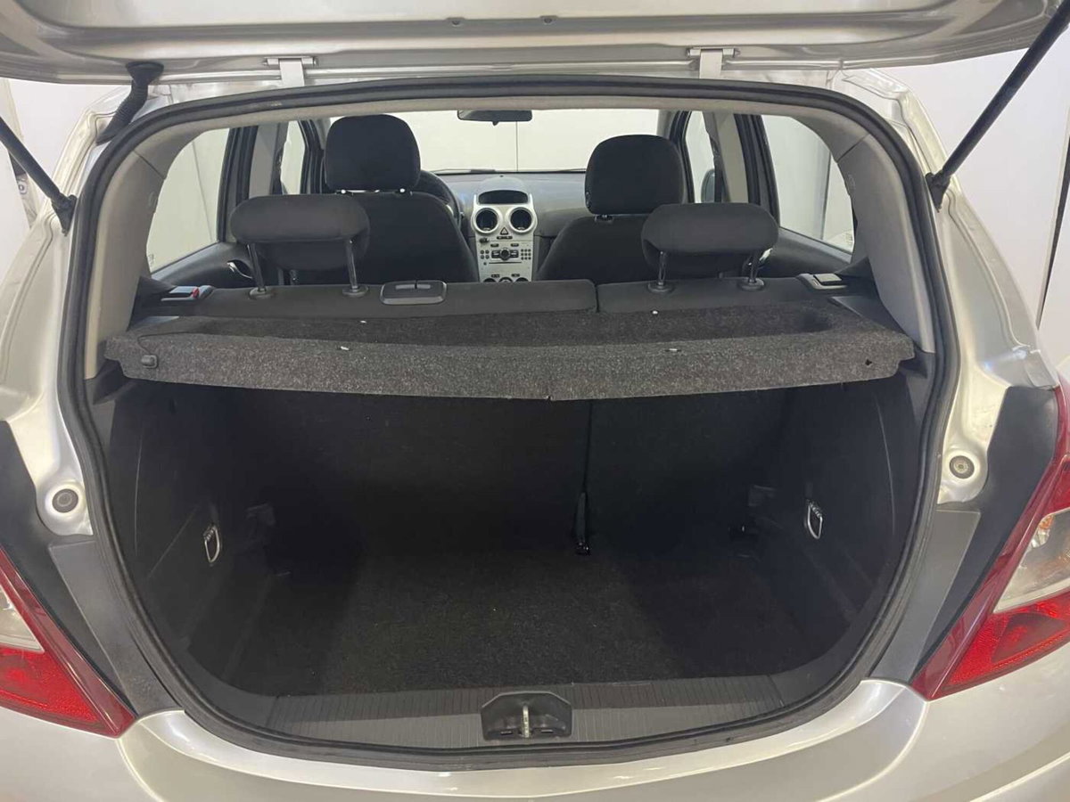 Opel Corsa 1.2 5 porte Cosmo (9)