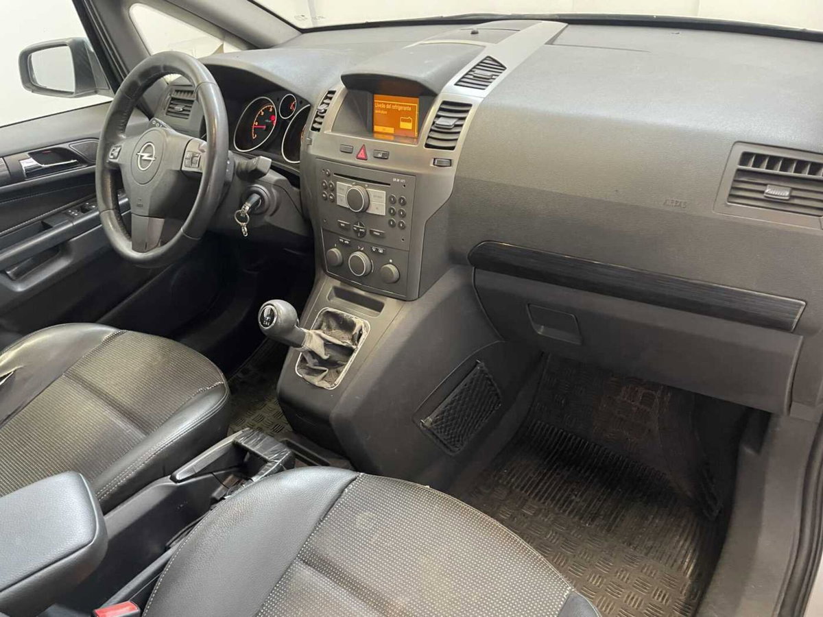 Opel Zafira 1.9 CDTI 120CV Enjoy (13)
