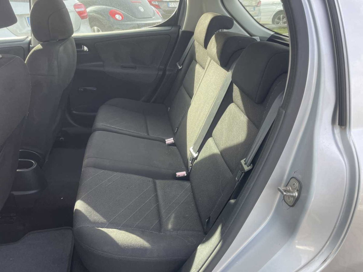 Peugeot 207 88CV 3p. ONE Line (5)
