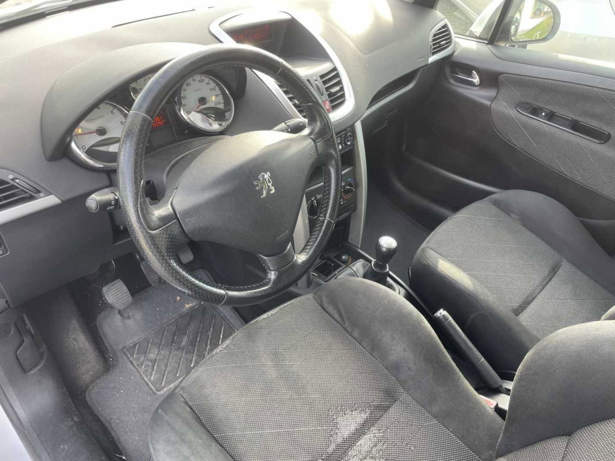 Peugeot 207 88CV 3p. ONE Line (6)
