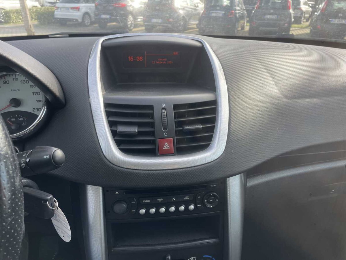 Peugeot 207 88CV 3p. ONE Line (7)