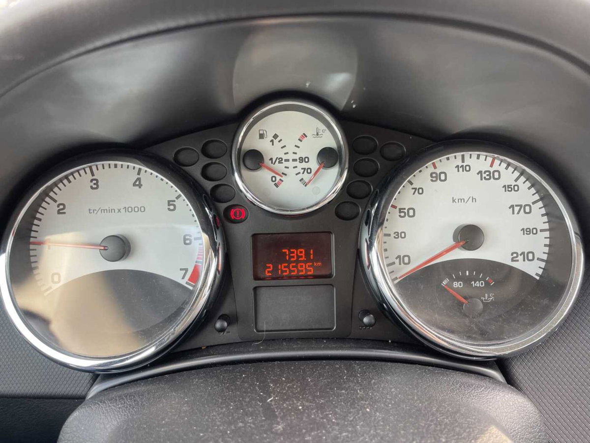 Peugeot 207 88CV 3p. ONE Line (8)