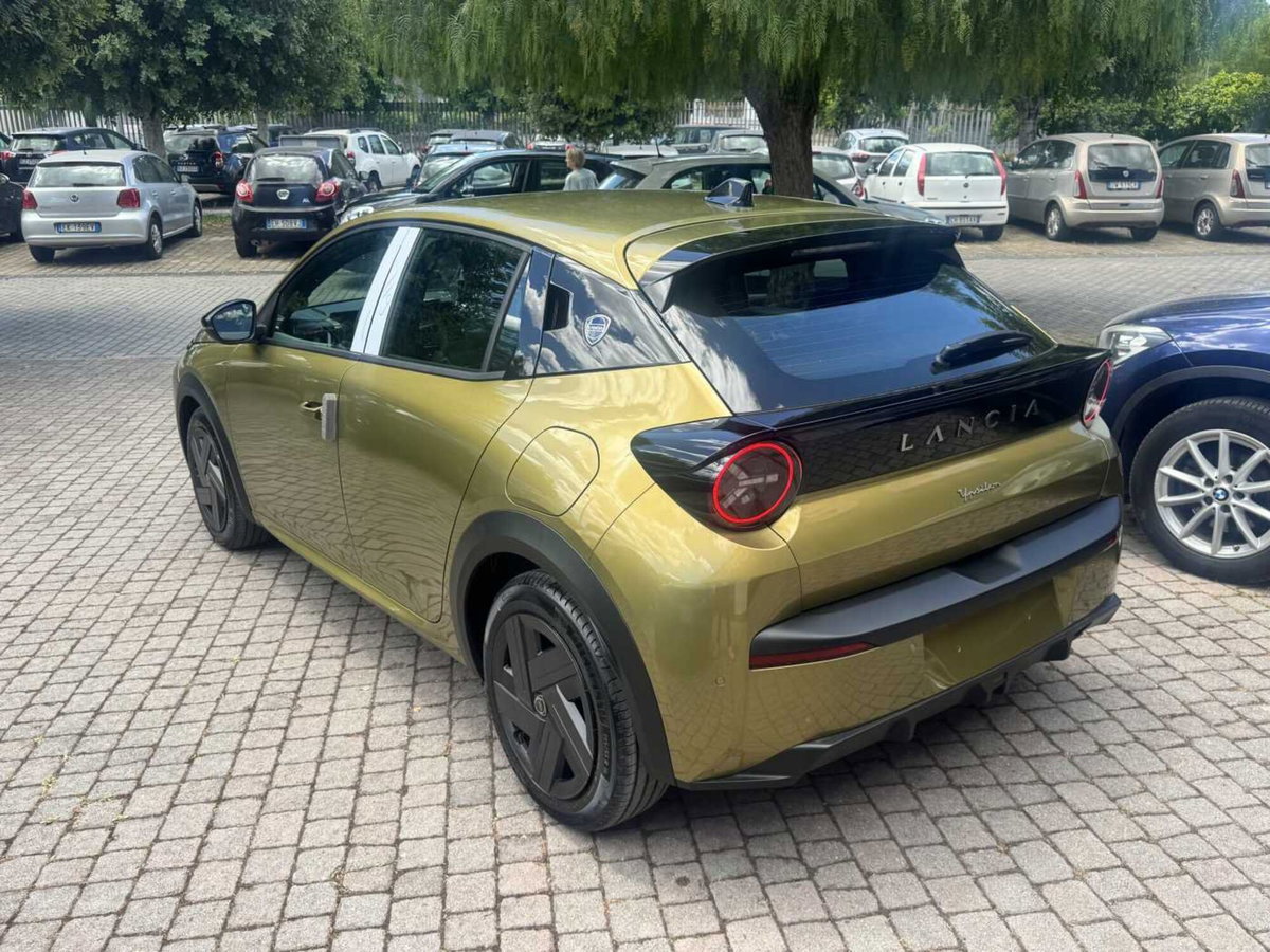 Lancia Ypsilon 1.2 mhev 110cv e-dct (3)