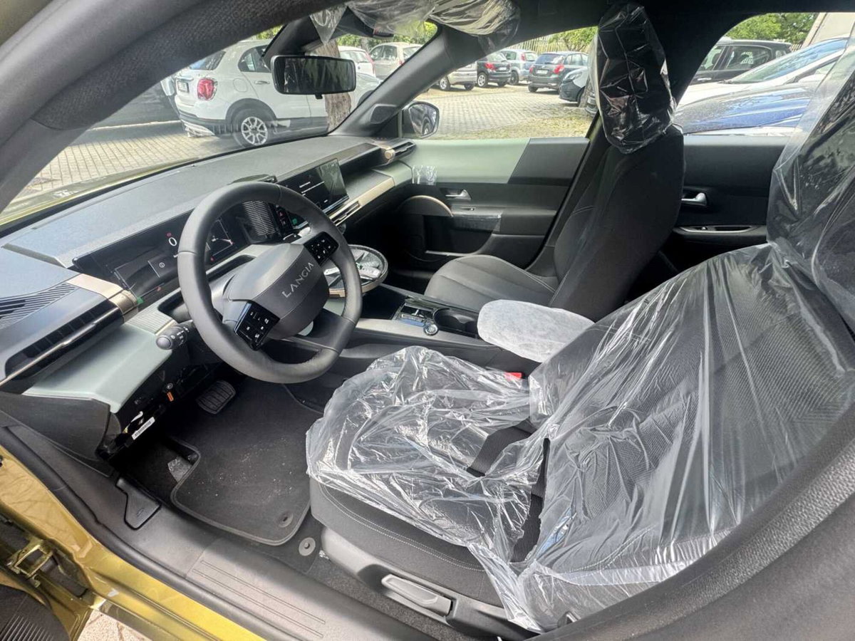 Lancia Ypsilon 1.2 mhev 110cv e-dct (6)