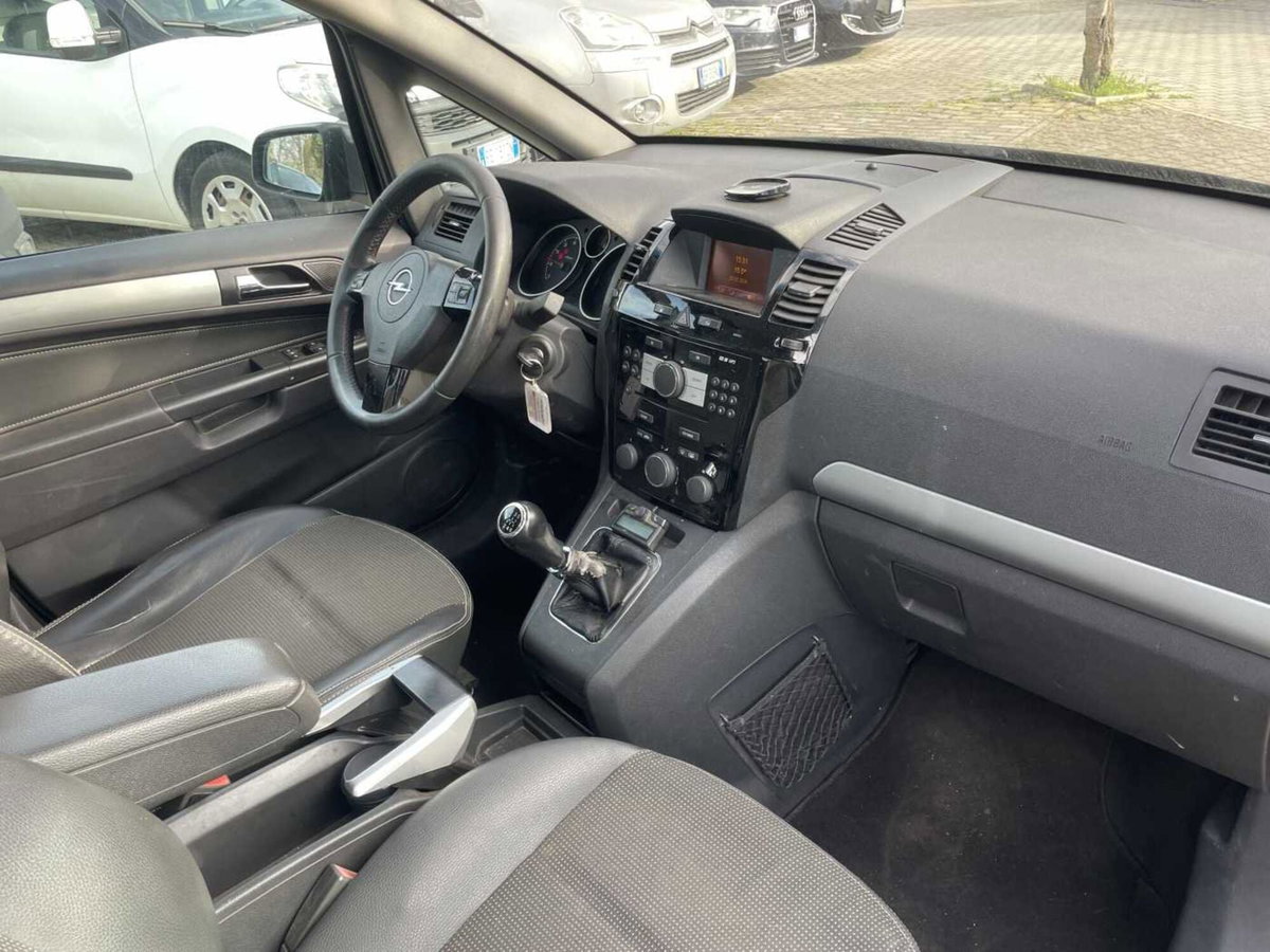 Opel Zafira 1.6 16V ecoM 150CV Turbo Cosmo (9)