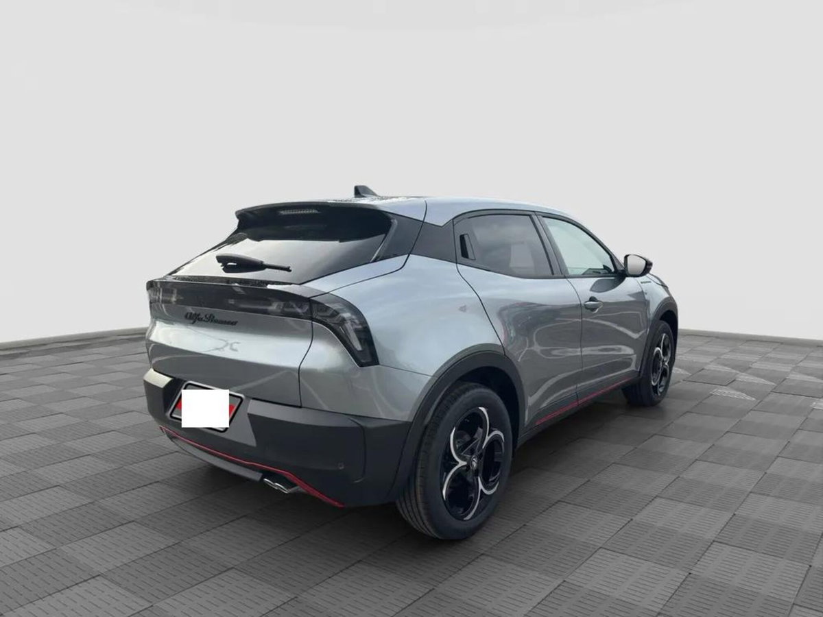 Alfa Romeo Junior elettrica Speciale 156cv (4)