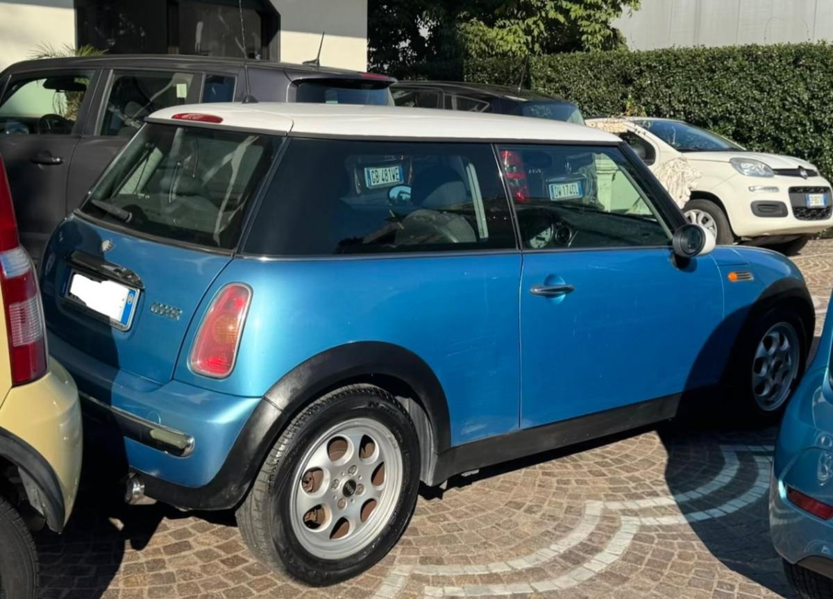 MINI Mini 1.6 16V Cooper (3)