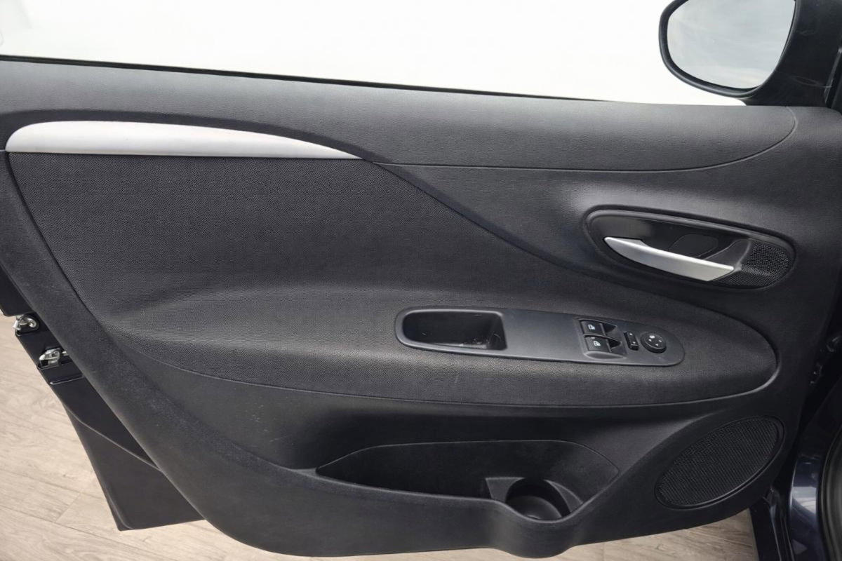 Fiat Punto 1.4 8V 5 porte Easypower Lounge (11)