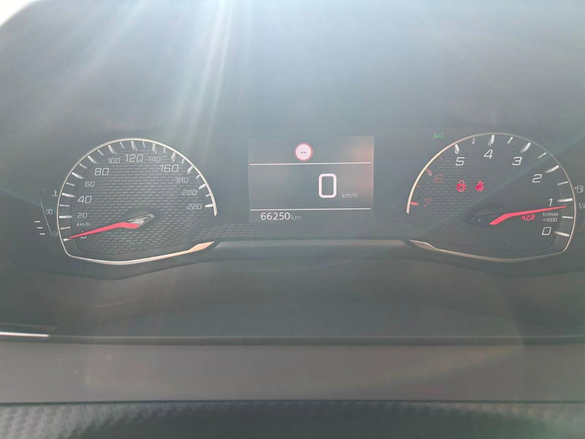 Peugeot 2008 PureTech 100 S&S Active Pack (11)