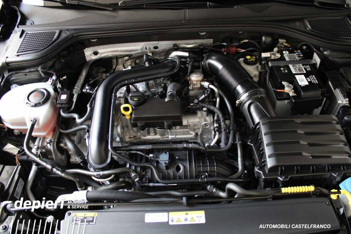 Volkswagen Golf 1.0 eTSI EVO DSG Life (17)