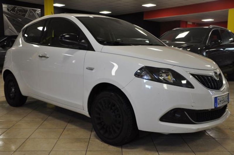 Lancia Ypsilon 1.0 FireFly 5 porte S&S Hybrid Ecochic Silver