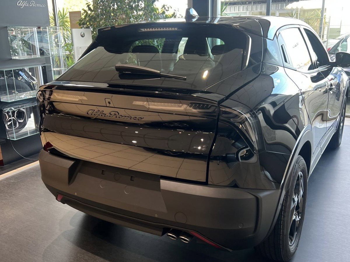 Alfa Romeo Junior 1.2 ibrida 145cv edct6 (4)