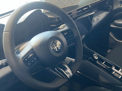 Alfa Romeo Junior 1.2 ibrida 145cv edct6 (8)