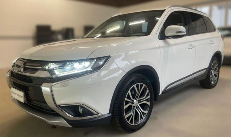 Mitsubishi Outlander 2.2 DI-D 4WD Instyle Plus SDA 7 posti
