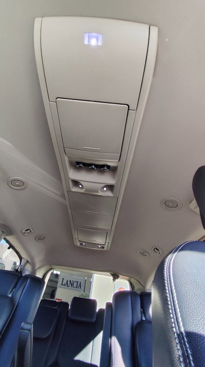Lancia Voyager 2.8 Turbodiesel Platinum 163 CV (11)