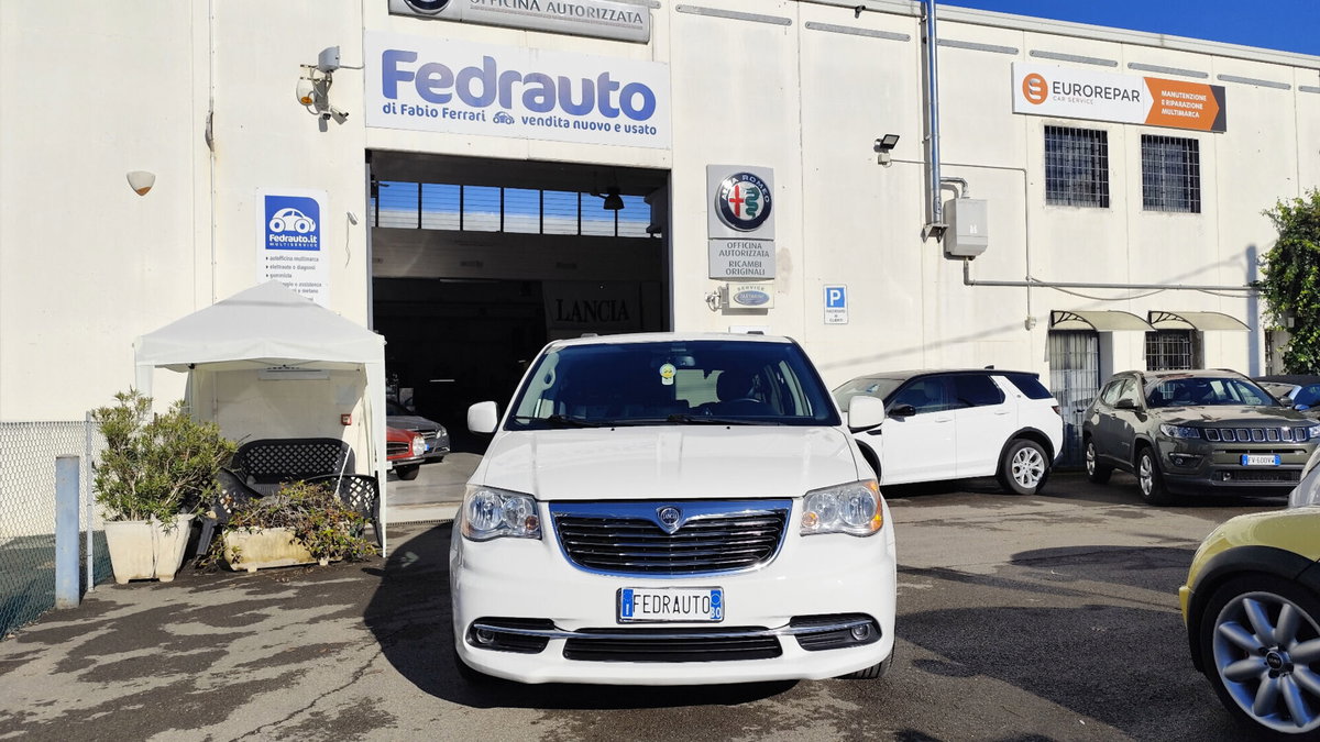 Lancia Voyager 2.8 Turbodiesel Platinum 163 CV (2)