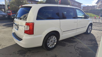 Lancia Voyager 2.8 Turbodiesel Platinum 163 CV (3)