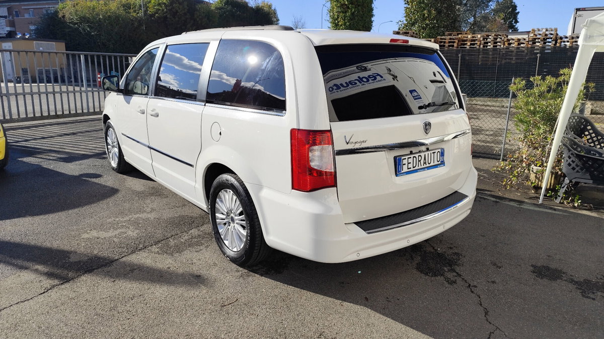 Lancia Voyager 2.8 Turbodiesel Platinum 163 CV (5)