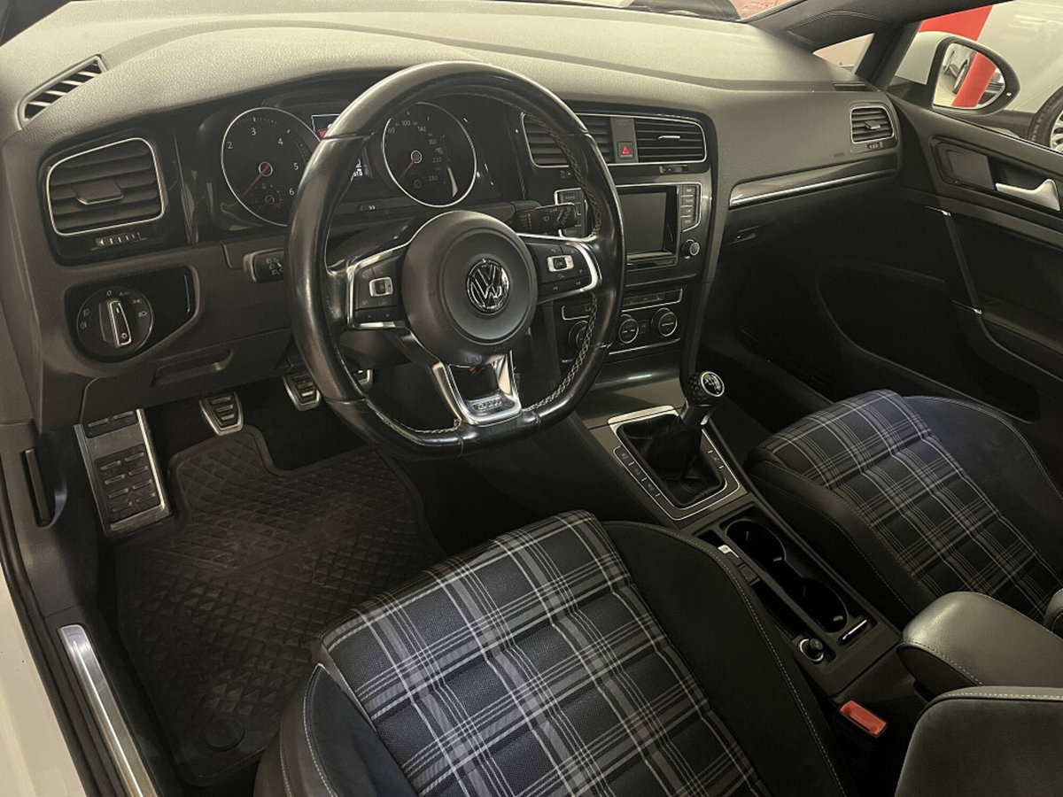 Volkswagen Golf GTD 2.0 TDI 3p. BlueMotion Technology (6)