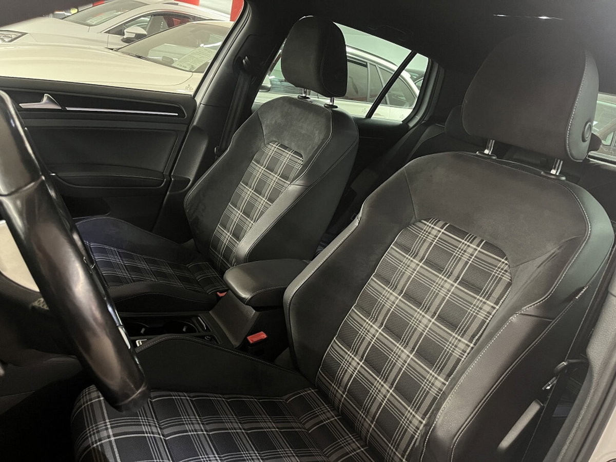 Volkswagen Golf GTD 2.0 TDI 3p. BlueMotion Technology (7)