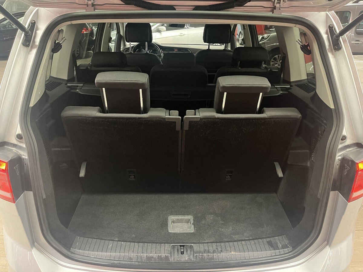 Volkswagen Touran 1.6 TDI DSG Comfortline BlueMotion Technology (12)